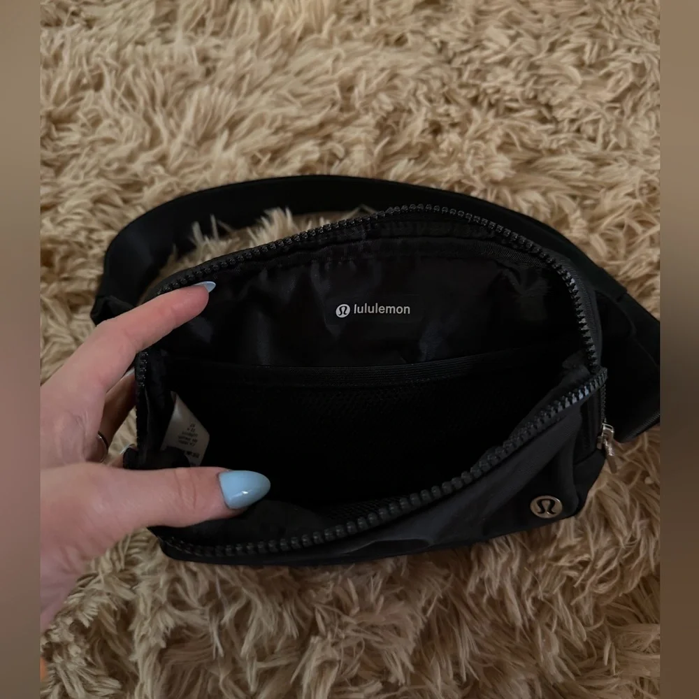 LULULEMON belt bag - Picture 3 of 3